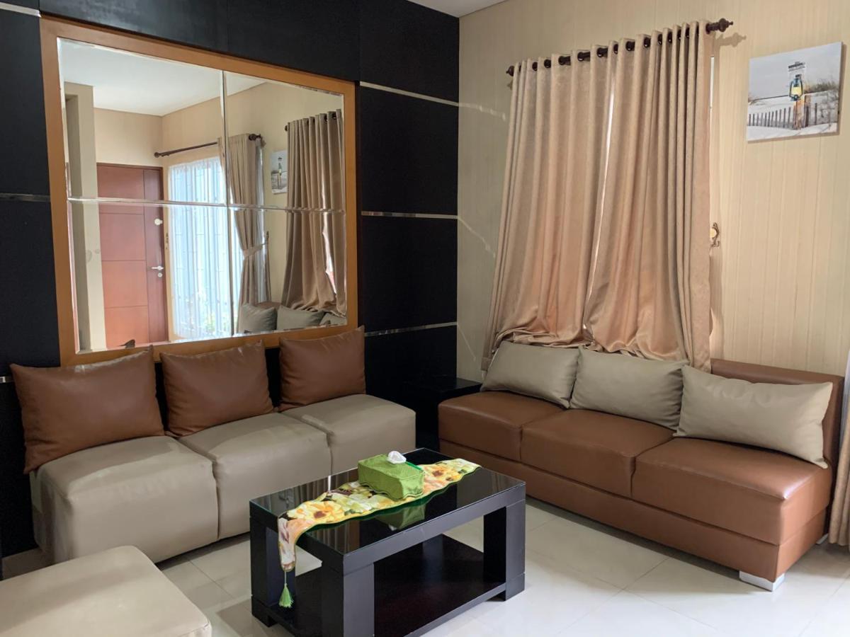 Platinum Setramurni Guest House Bandung 3Br Extérieur photo
